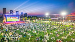 黑白体育登录入口-江苏宿迁：“苏超”赛事点亮“夜经济”|足球|宿迁市|江苏足球联赛|图片网|消费券_新浪新闻